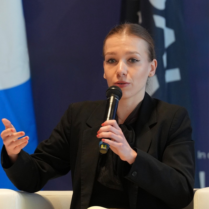 LILLA HARANGOZÓ